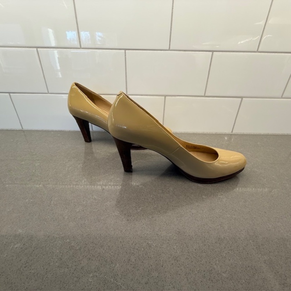 Women Cole Haan Margot Pump II Nougat Beige Patent Leather Wood 3" Heels 7.5M